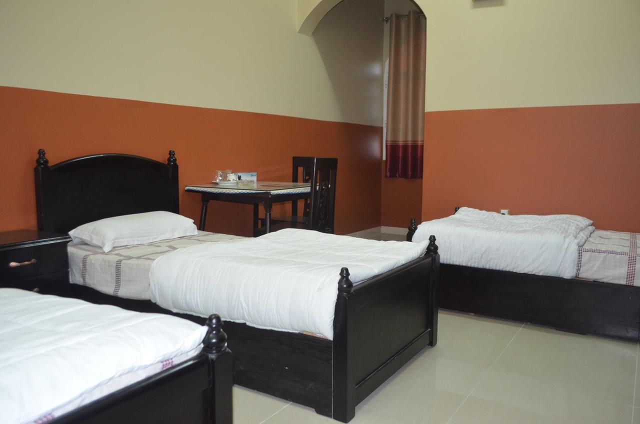 Five Continents Hotel Sur Bagian luar foto